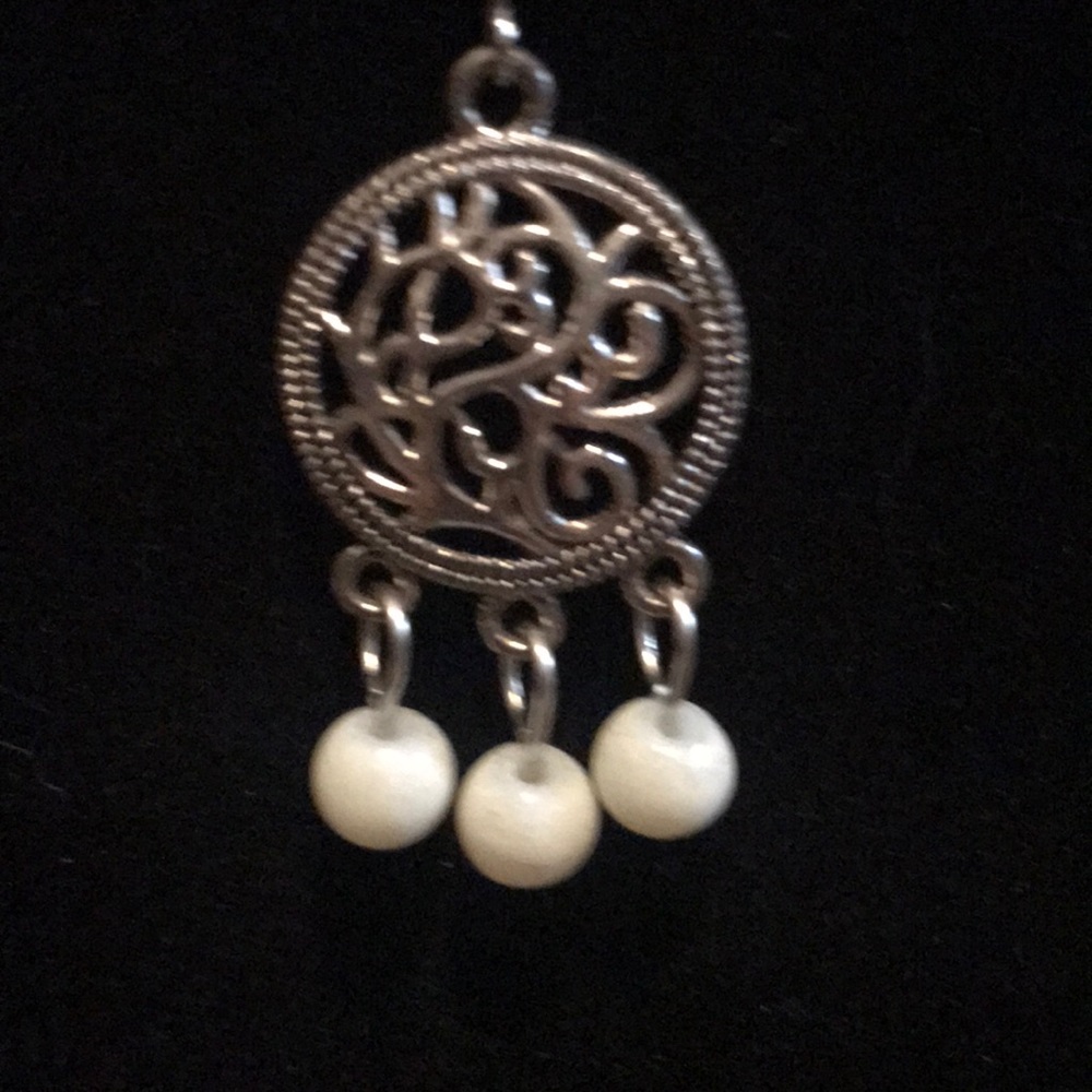 2 pairs earrings white and pink💕 3/$19 bundle - Picture 2 of 7